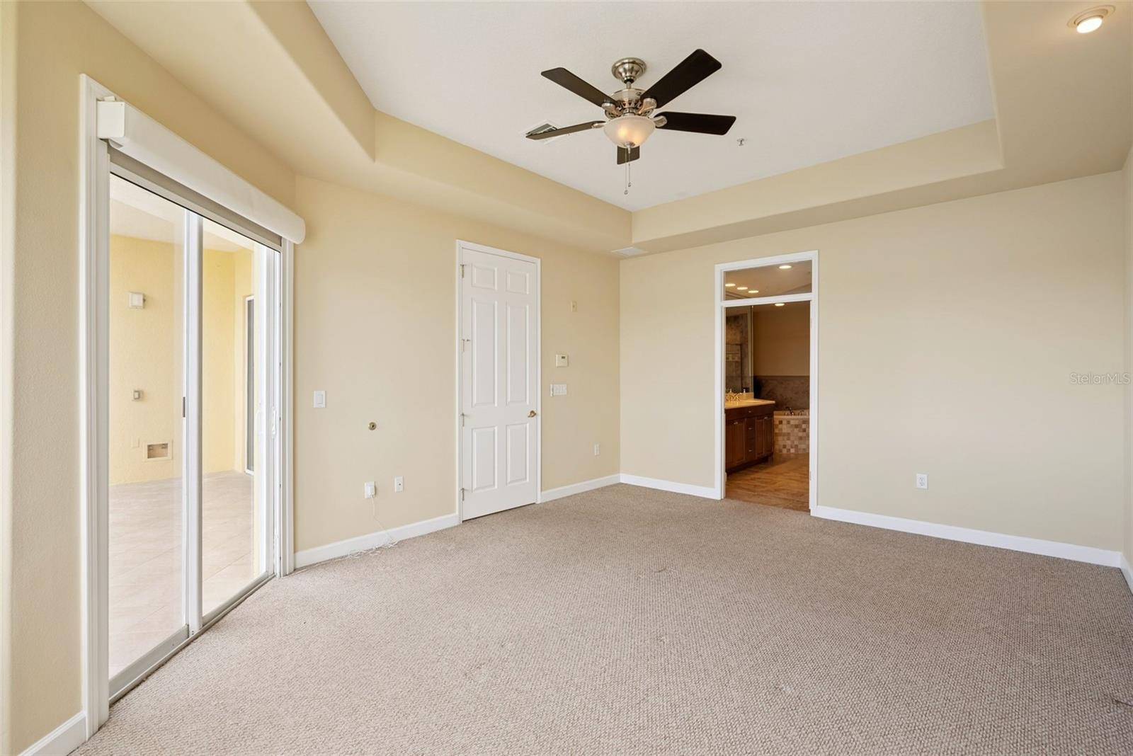 Listing photo id 25 for 8743 The Esplanade  34