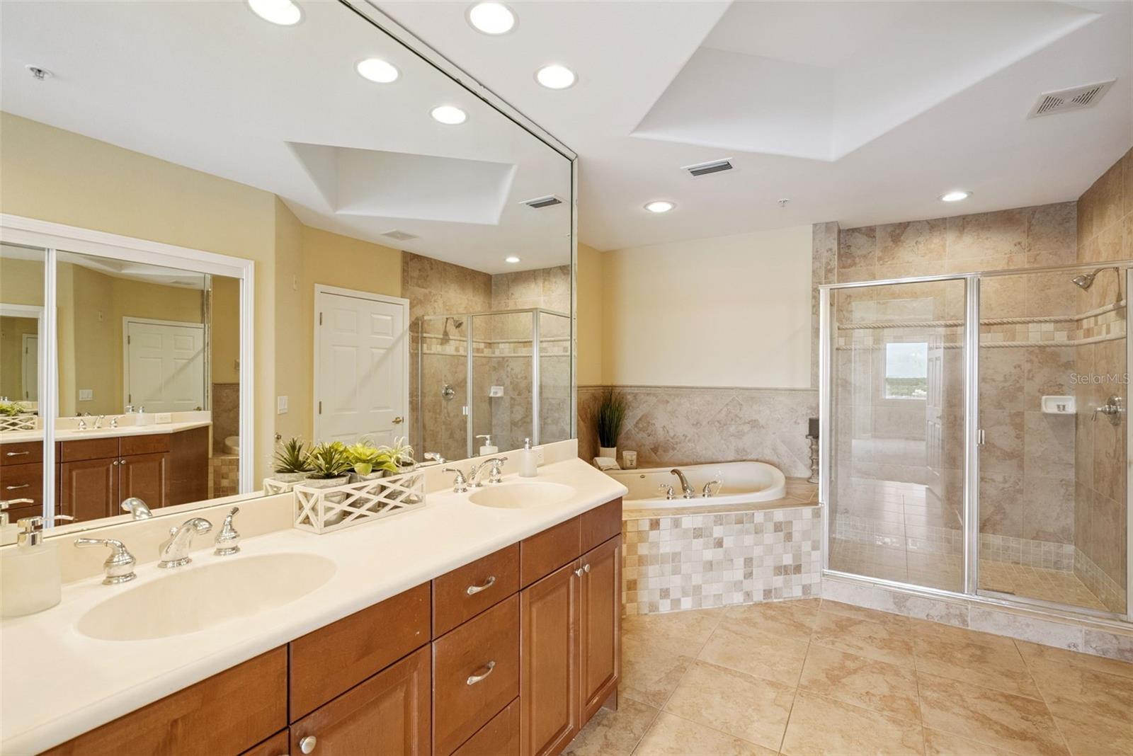 Listing photo id 27 for 8743 The Esplanade  34