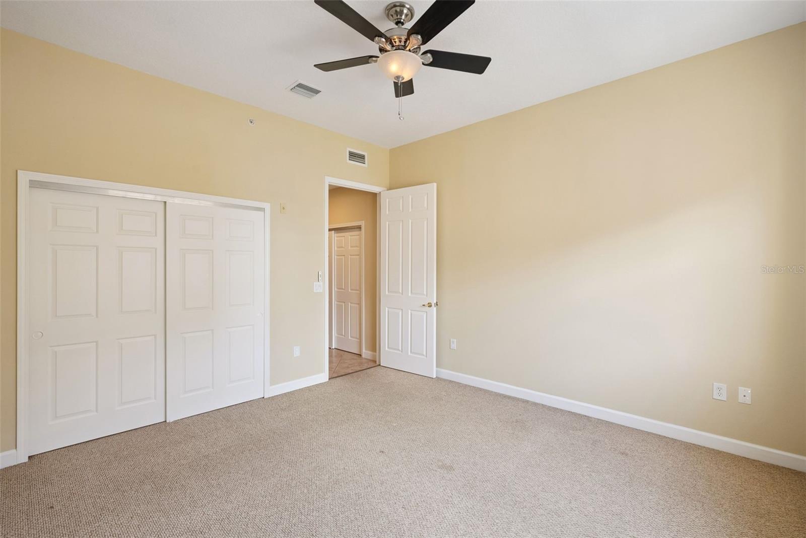 Listing photo id 30 for 8743 The Esplanade  34