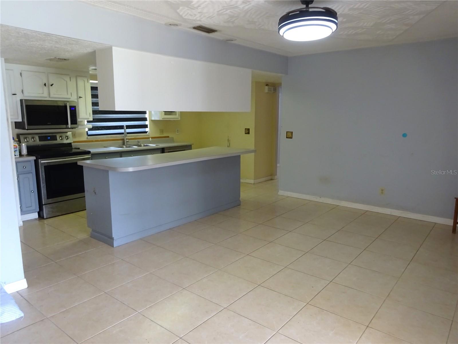 Image 3 of 5 For 1556 Heather Way