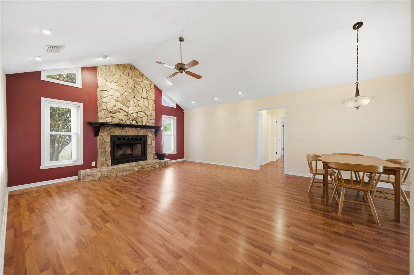 Listing photo id 8 for 4263 Stafford Drive