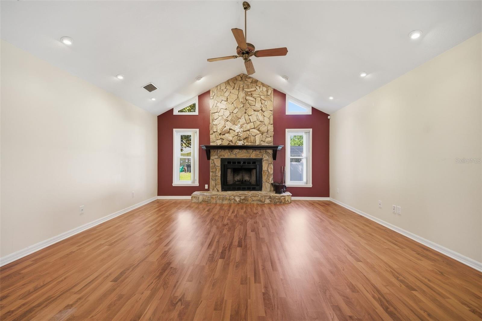 Listing photo id 9 for 4263 Stafford Drive