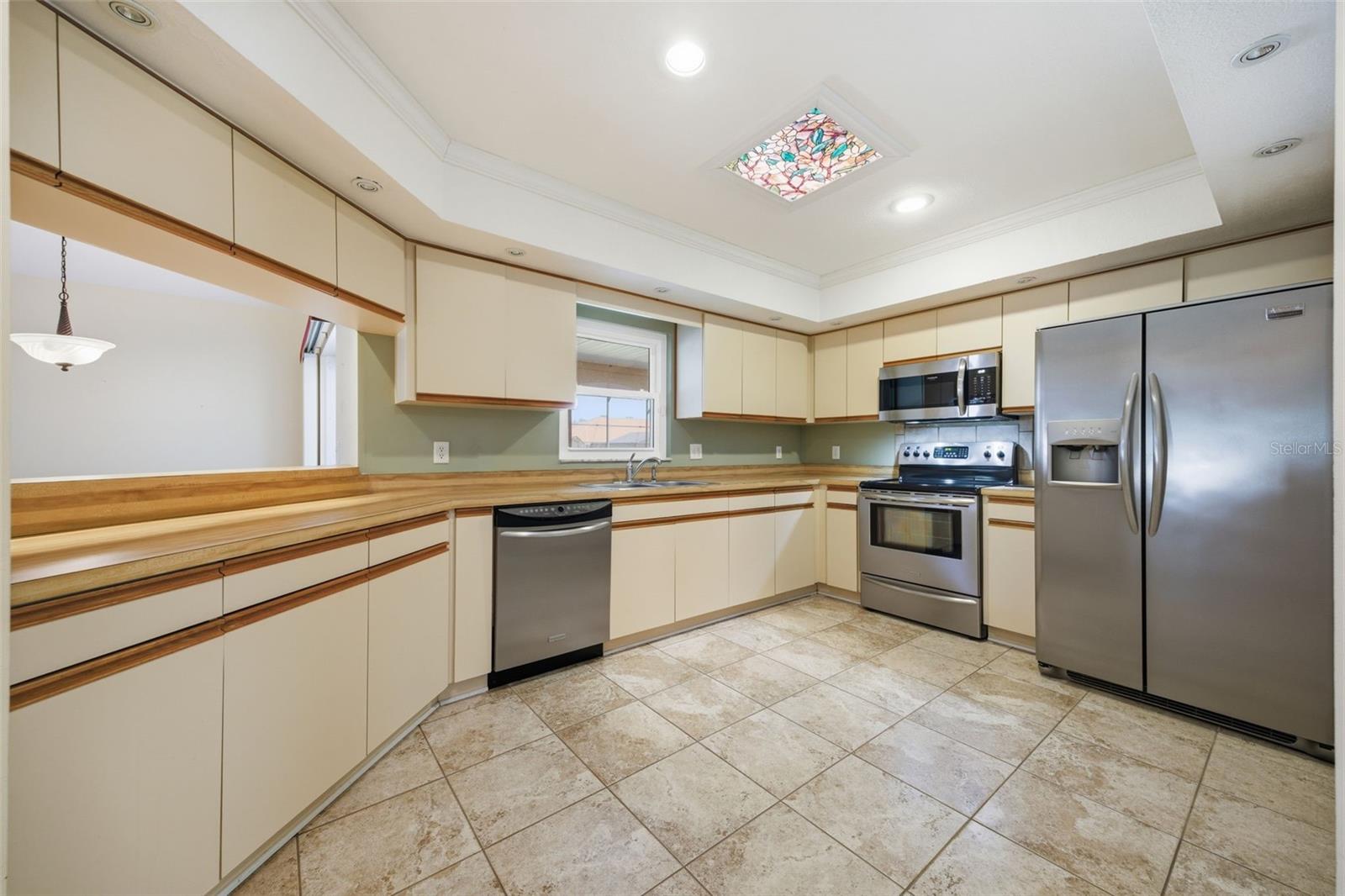 Listing photo id 11 for 4263 Stafford Drive