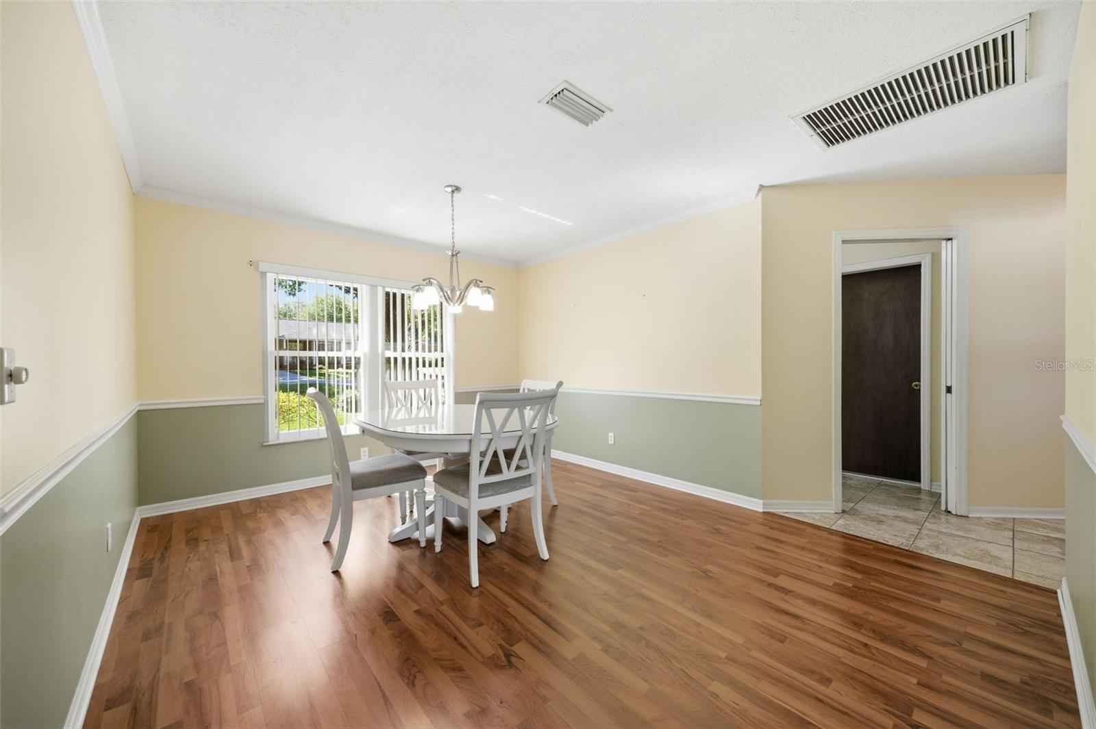 Listing photo id 14 for 4263 Stafford Drive