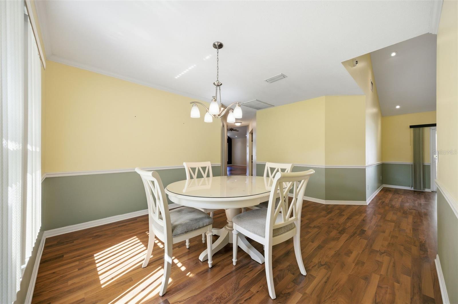 Listing photo id 15 for 4263 Stafford Drive