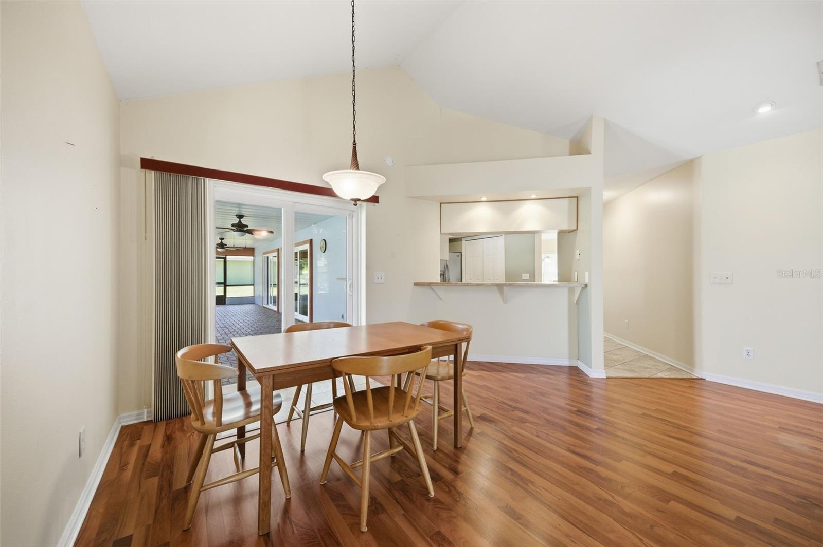 Listing photo id 16 for 4263 Stafford Drive