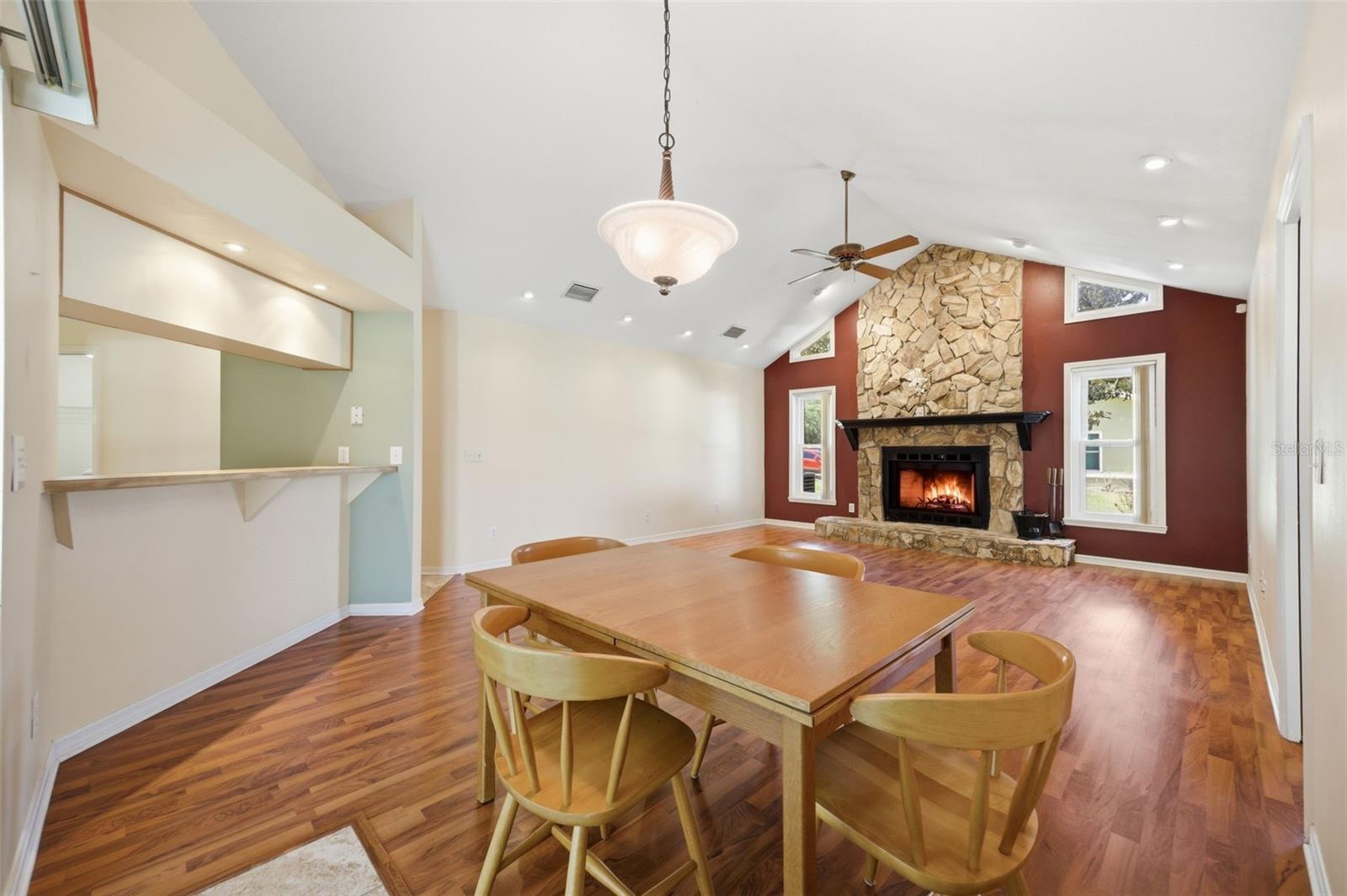 Listing photo id 17 for 4263 Stafford Drive