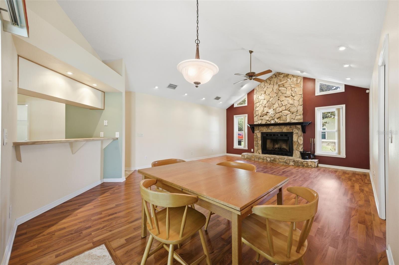 Listing photo id 18 for 4263 Stafford Drive