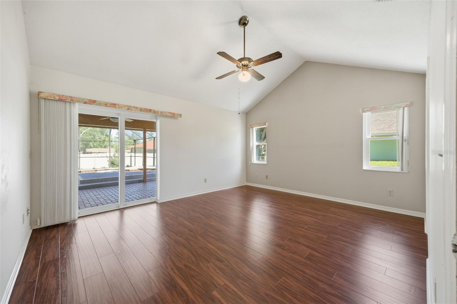 Listing photo id 21 for 4263 Stafford Drive