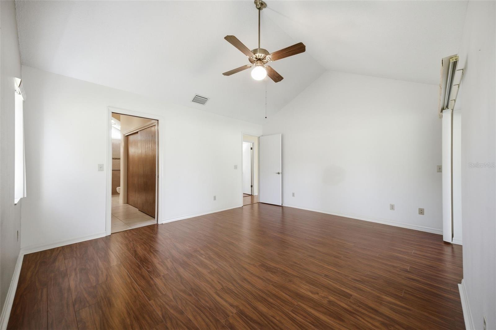 Listing photo id 22 for 4263 Stafford Drive