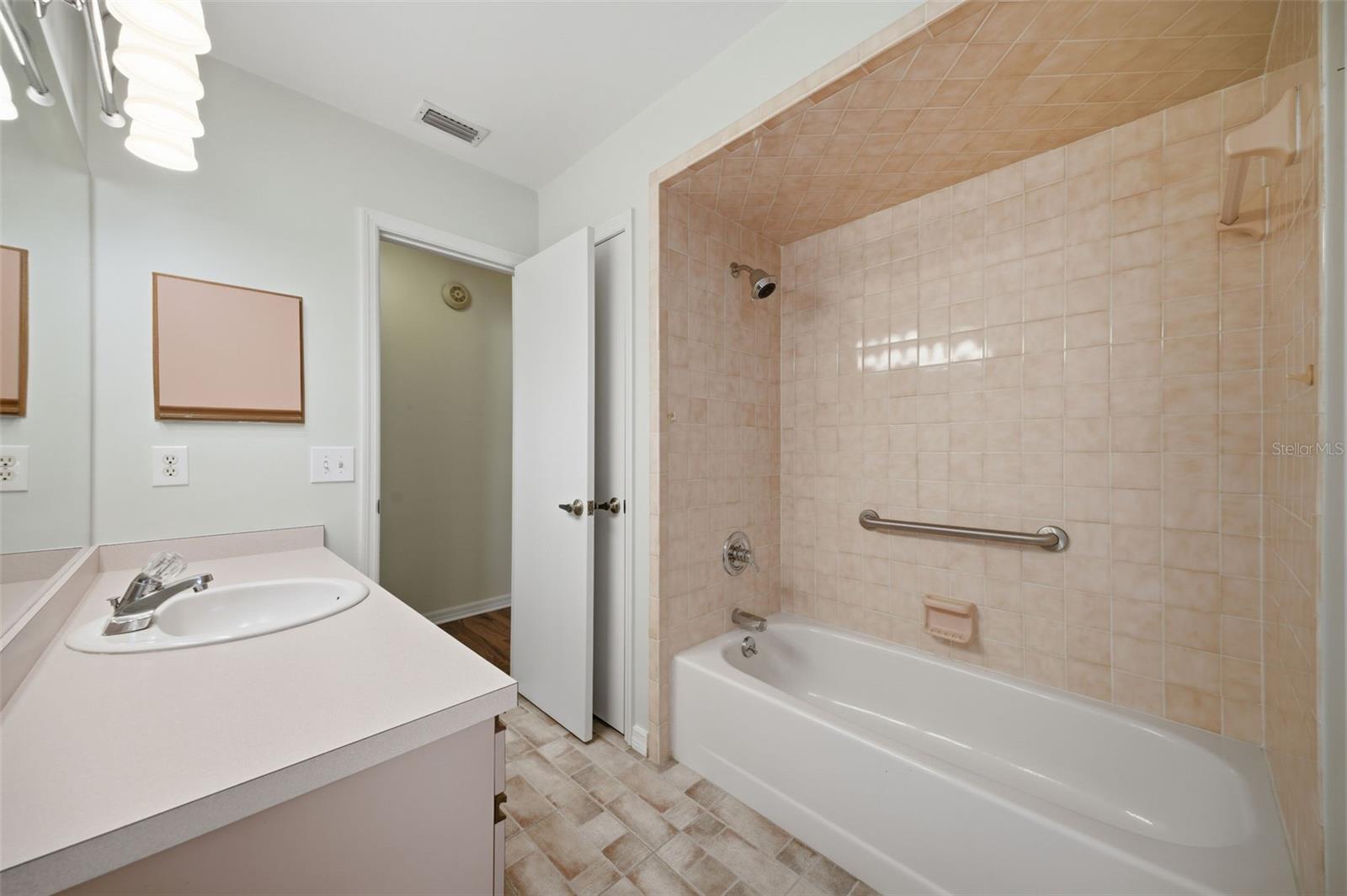Listing photo id 35 for 4263 Stafford Drive