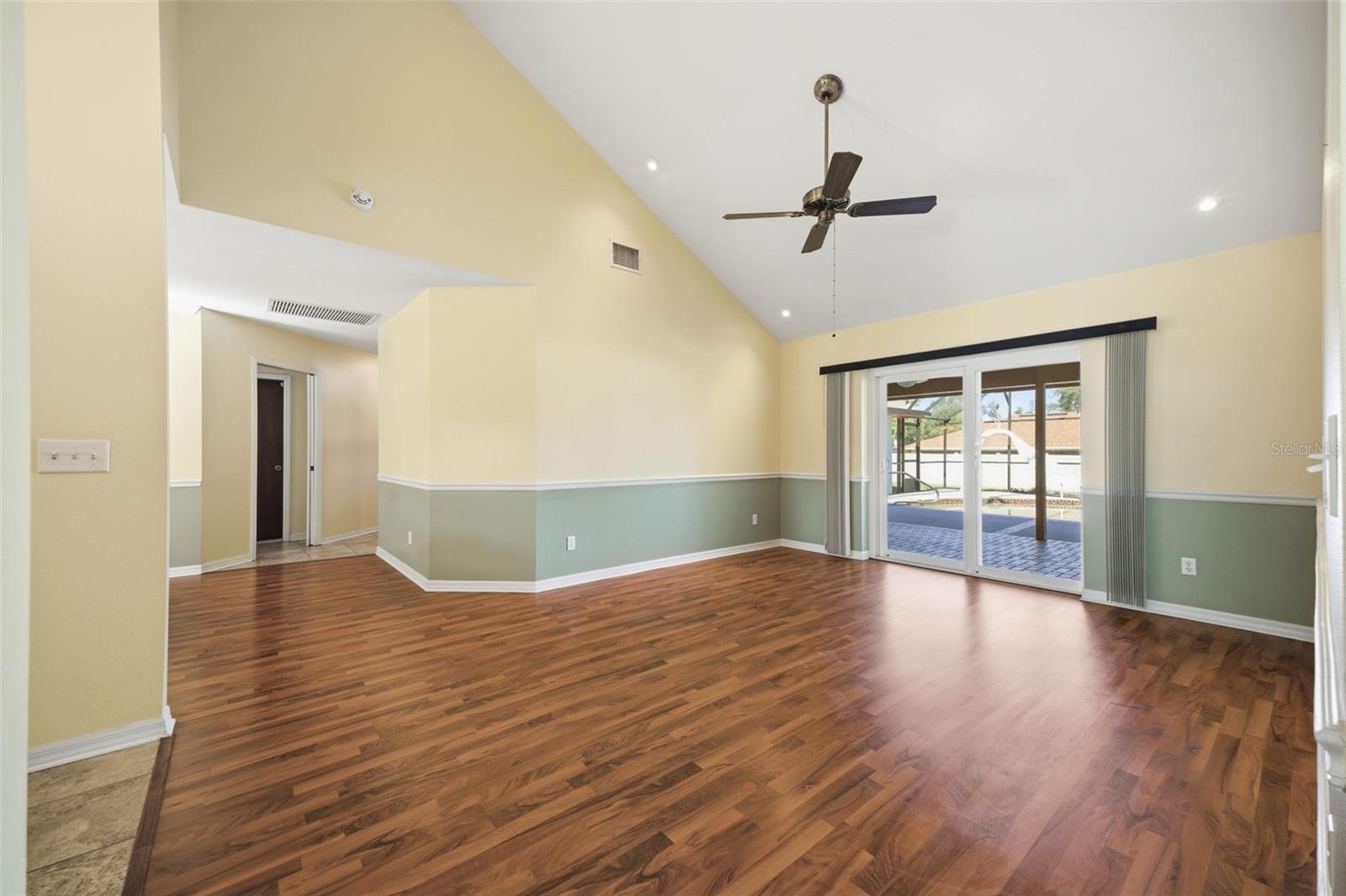 Listing photo id 7 for 4263 Stafford Drive