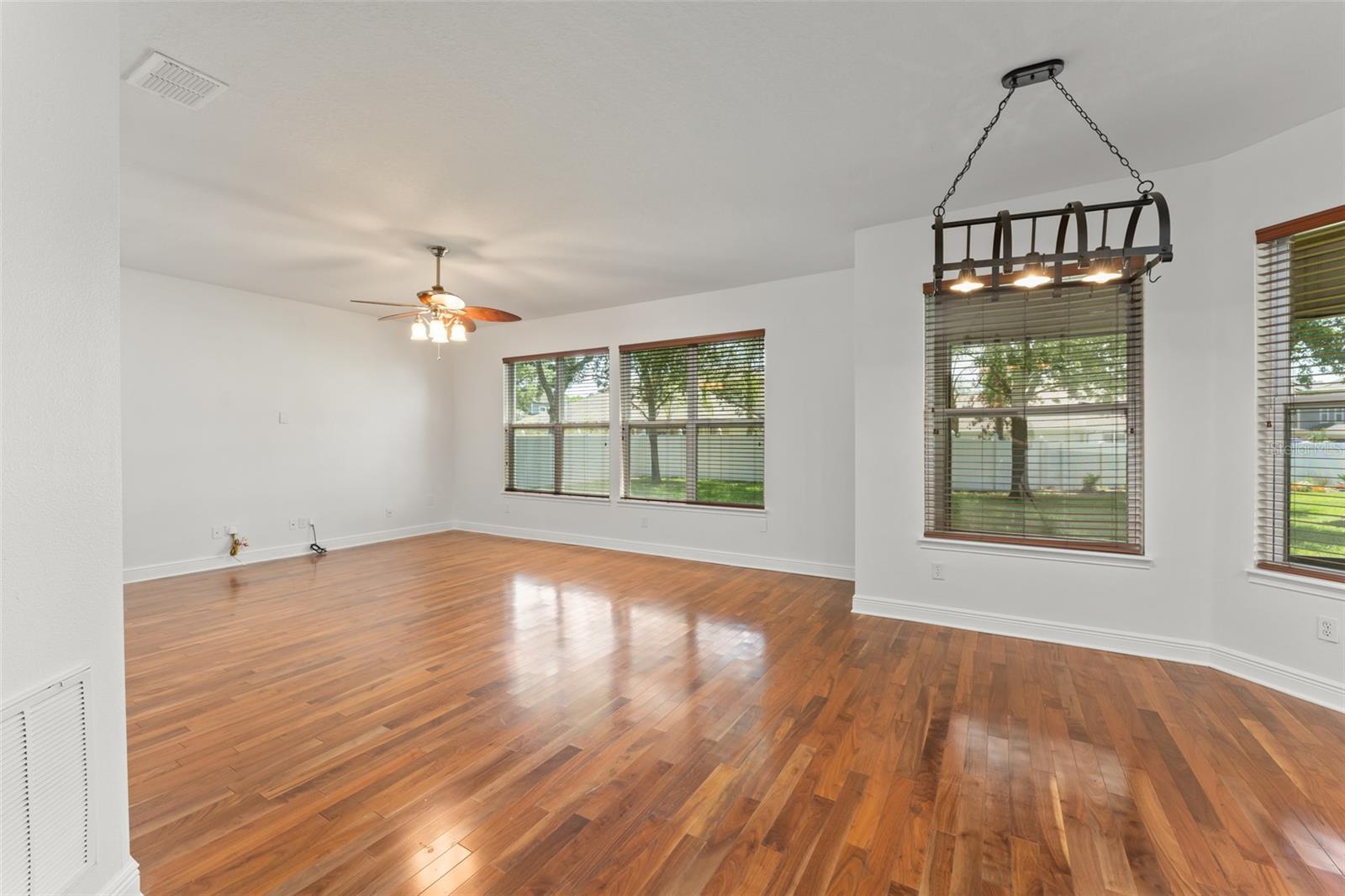 Image 16 of 59 For 13544 Riggs Way