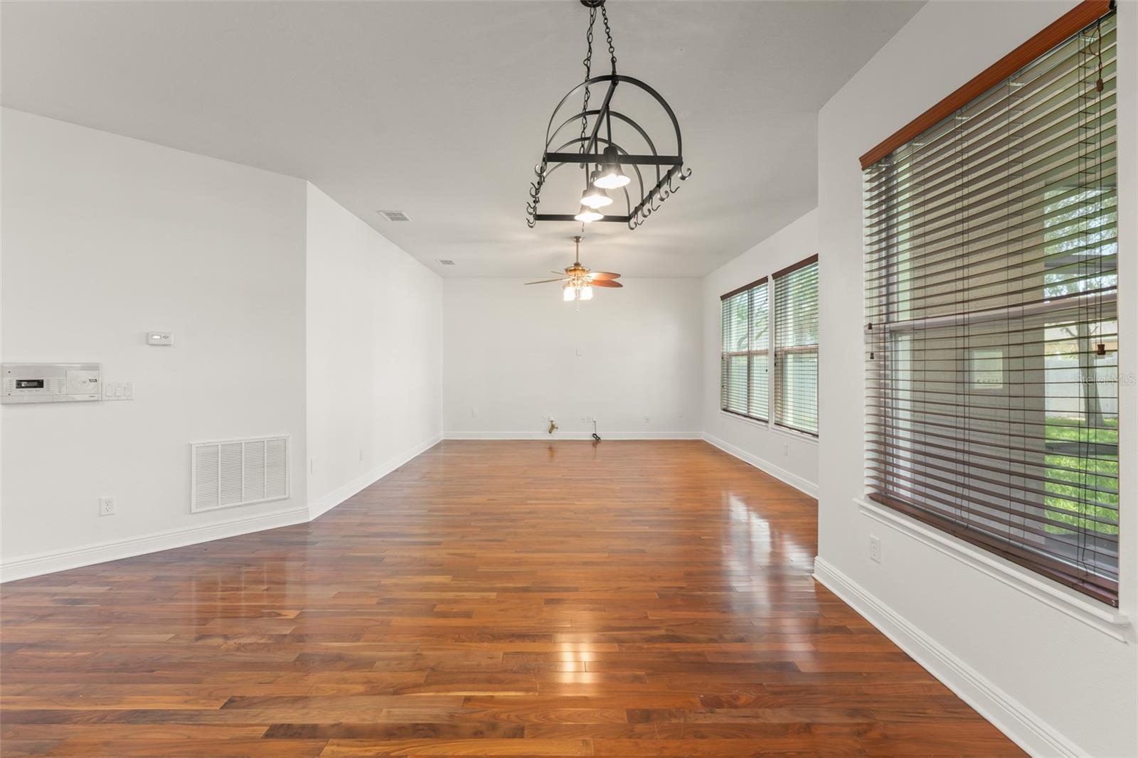 Image 17 of 59 For 13544 Riggs Way