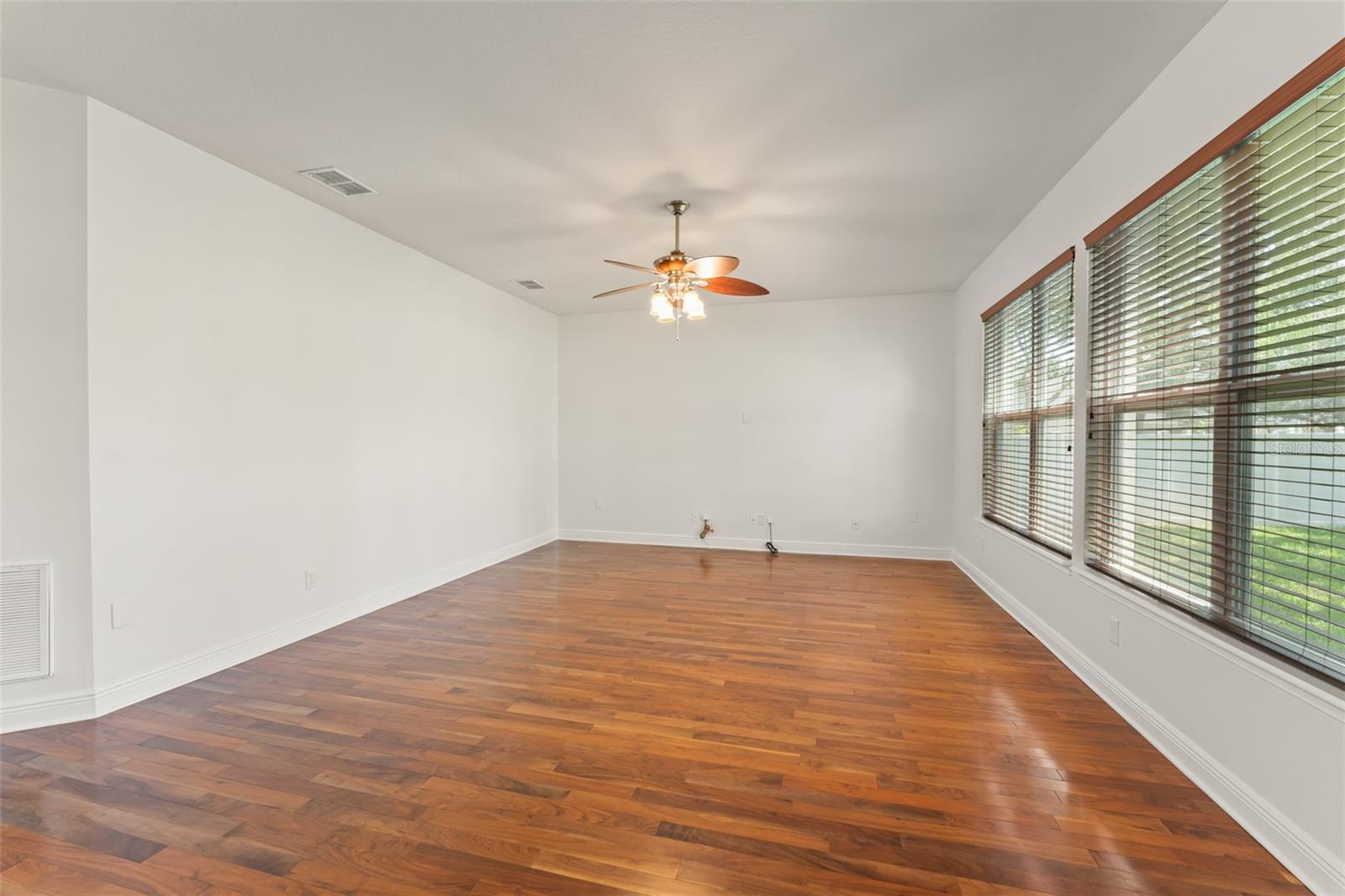 Image 18 of 59 For 13544 Riggs Way