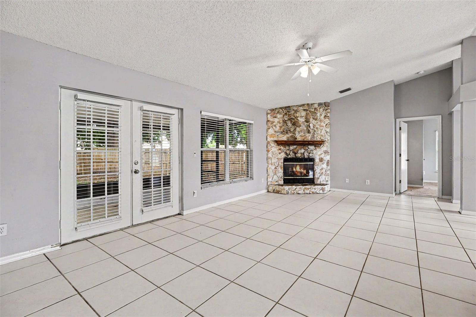 Image 3 of 15 For 805 Topaz Drive