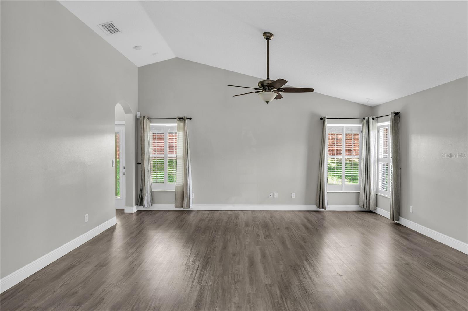 Image 9 of 37 For 2466 Holly Berry Circle