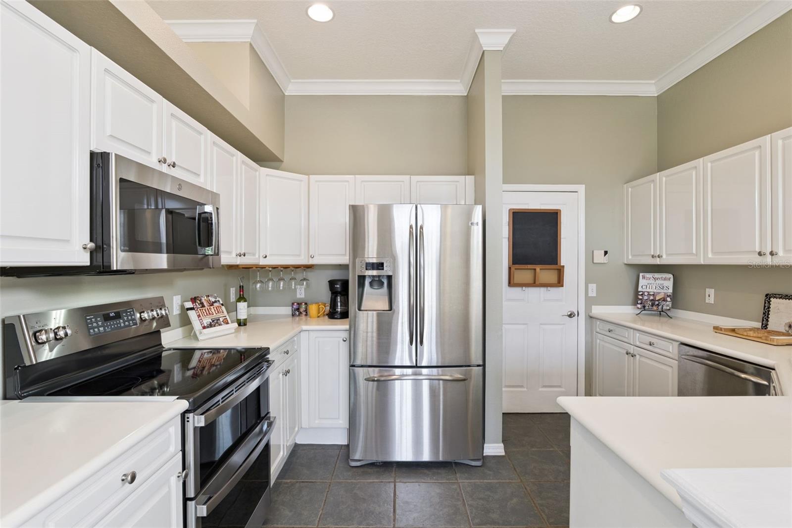 Image 12 of 40 For 204 Wimbledon Circle