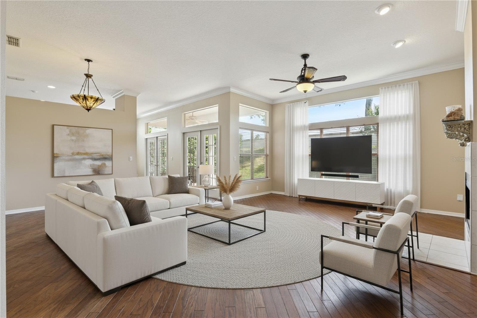 Image 4 of 40 For 204 Wimbledon Circle