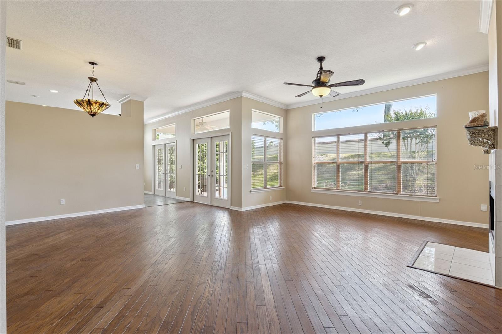 Image 9 of 40 For 204 Wimbledon Circle