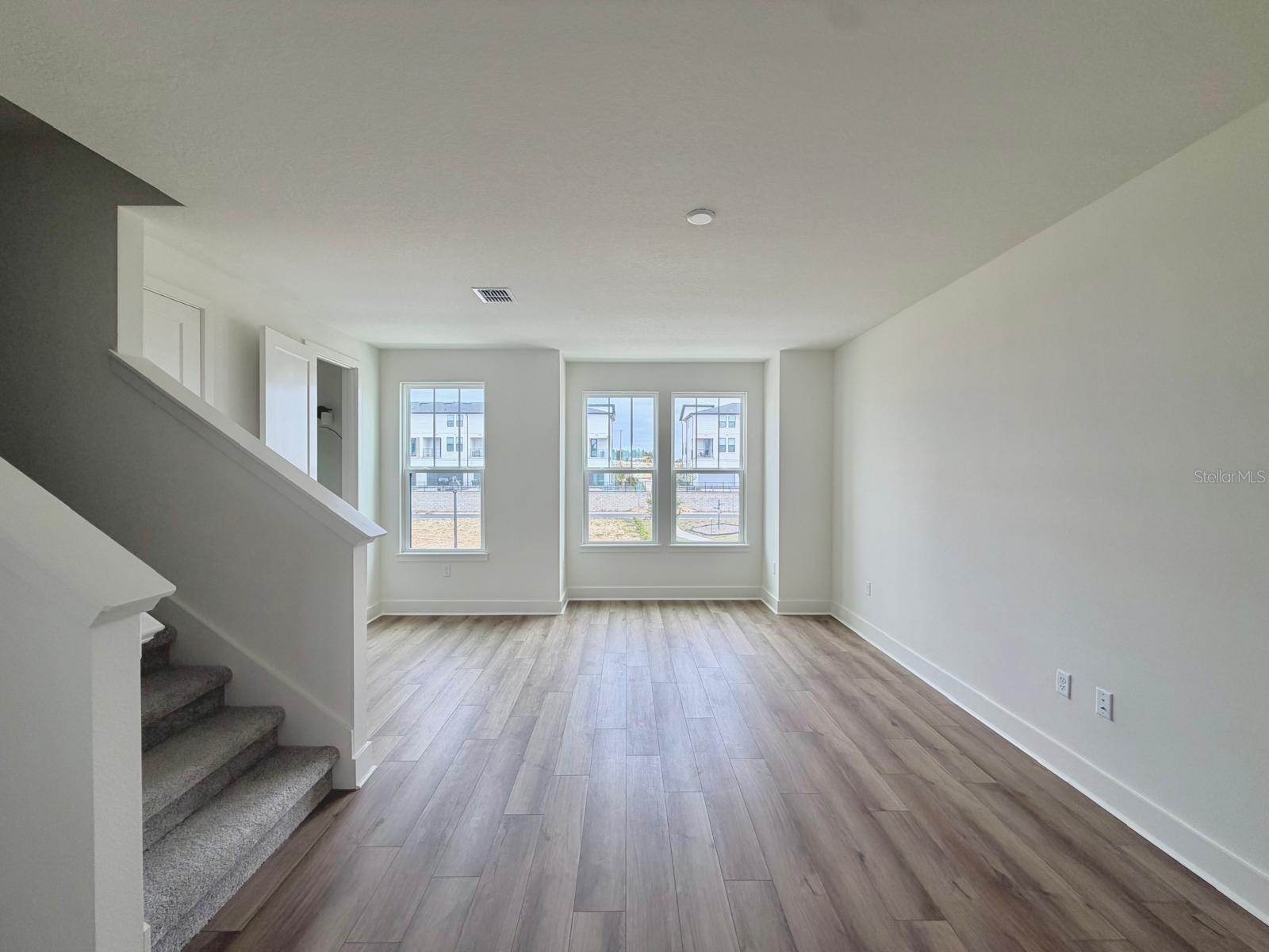 Image 4 of 23 For 15190 Groveside Road