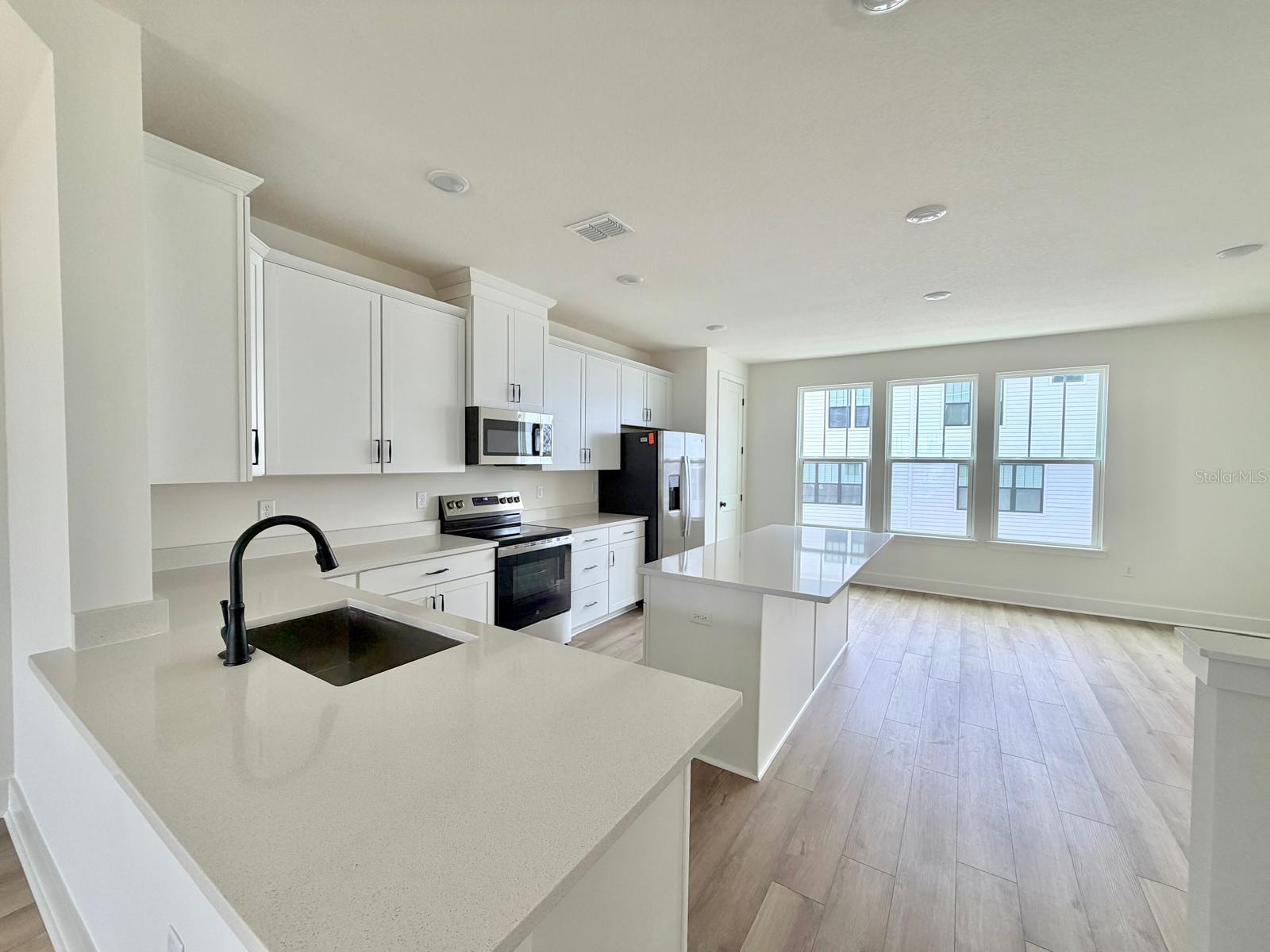 Image 5 of 23 For 15190 Groveside Road