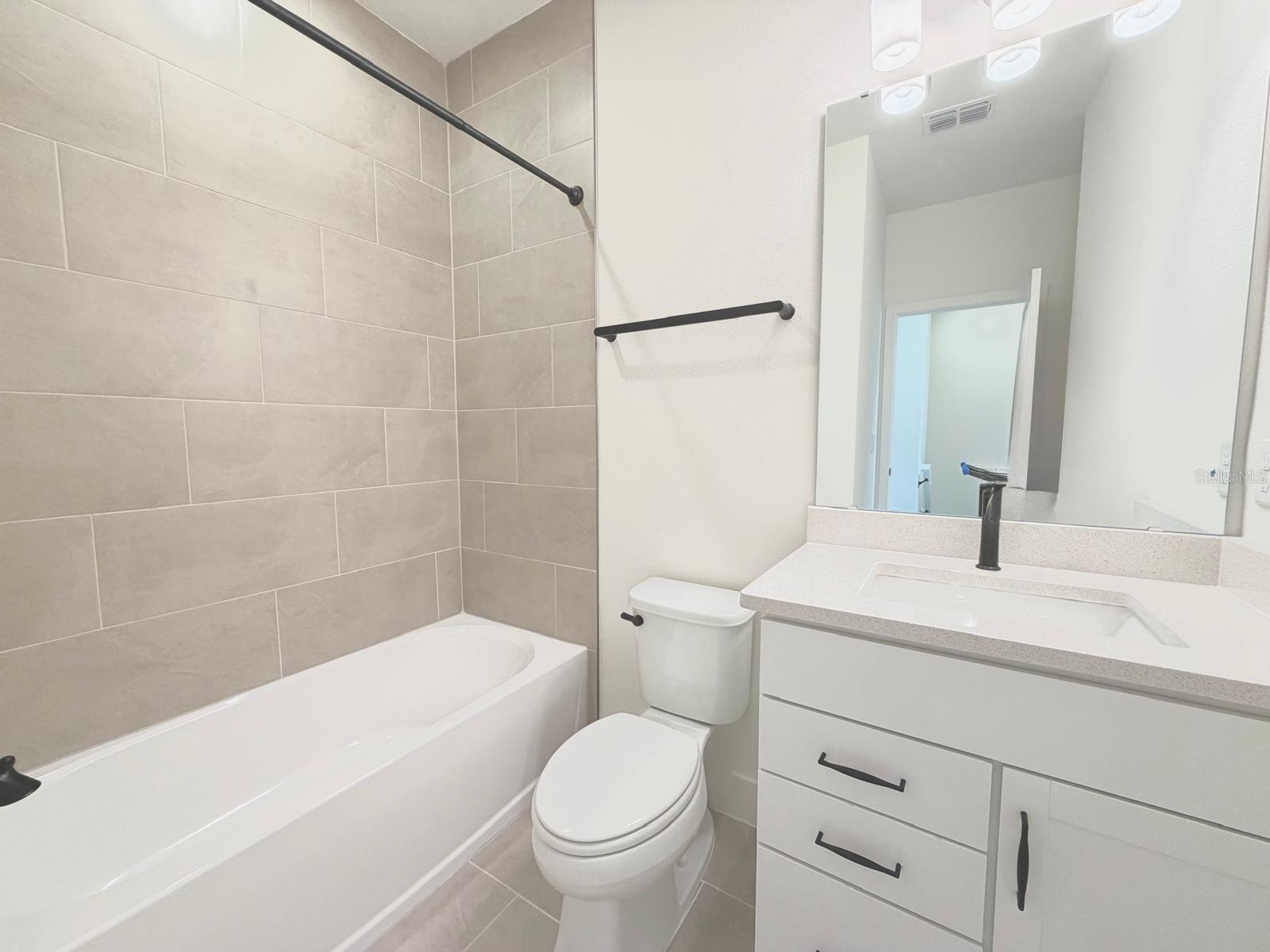 Image 9 of 23 For 15190 Groveside Road