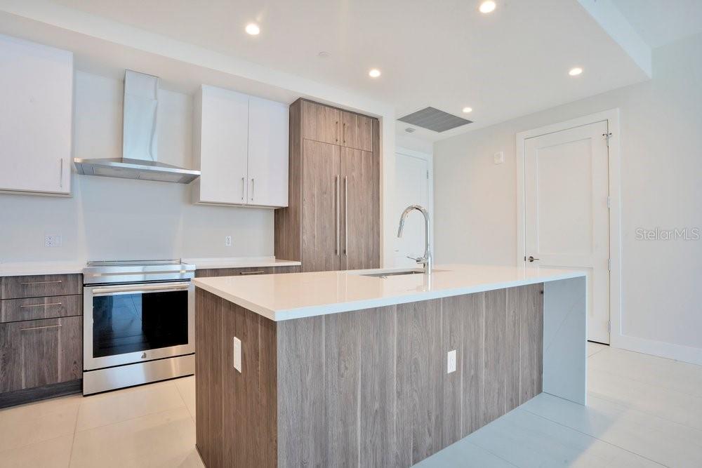 Image 11 of 96 For 275 1st Avenue S 3808