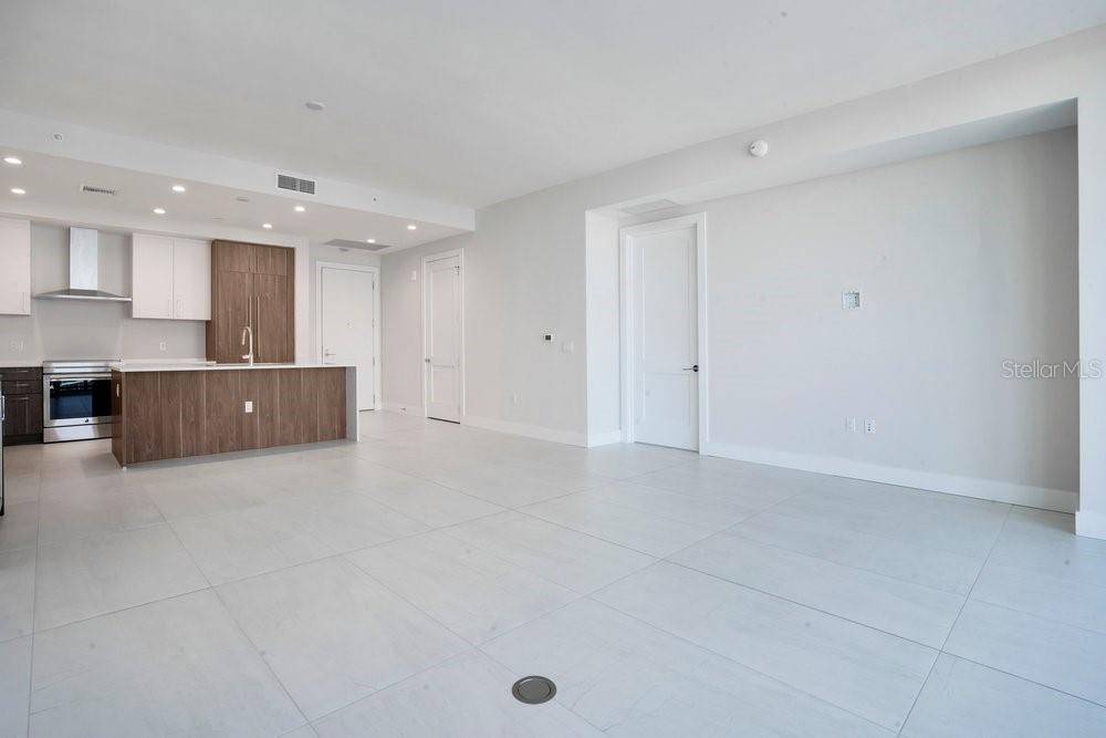 Image 17 of 96 For 275 1st Avenue S 3808
