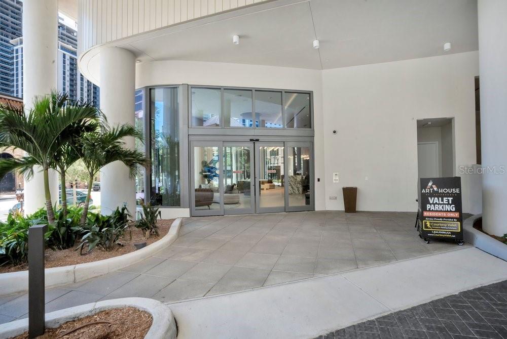 Image 2 of 96 For 275 1st Avenue S 3808