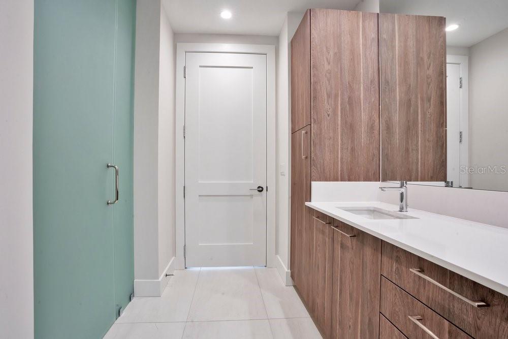 Image 42 of 96 For 275 1st Avenue S 3808