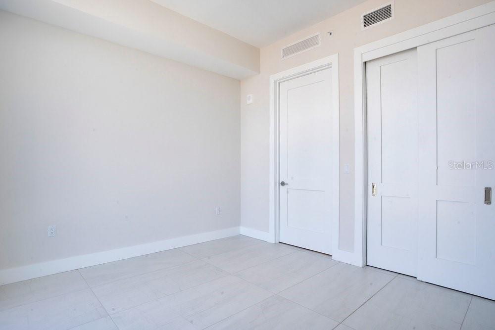 Image 46 of 96 For 275 1st Avenue S 3808
