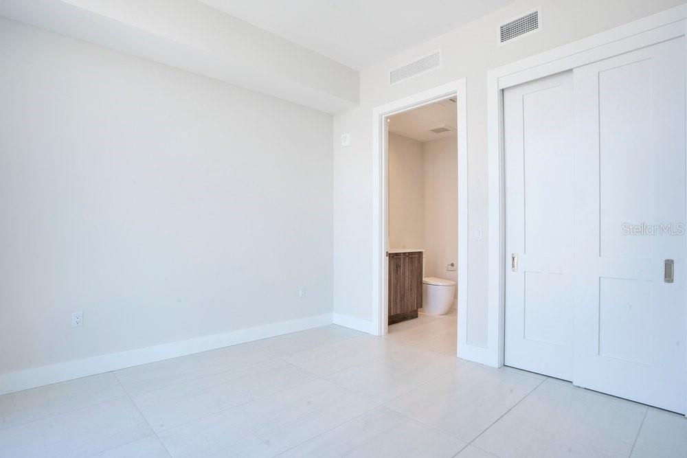 Image 51 of 96 For 275 1st Avenue S 3808