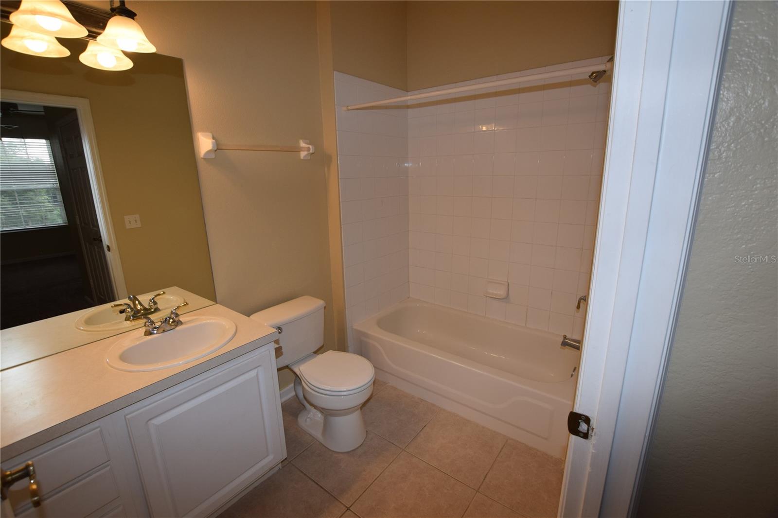 Image 12 of 17 For 7109 Yacht Basin Avenue 435