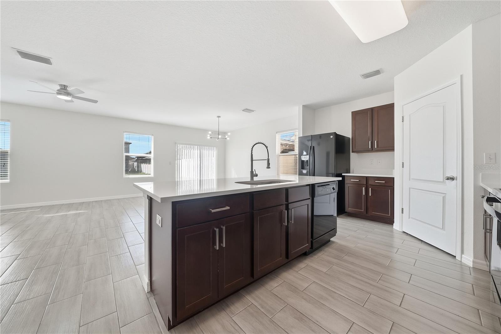 Image 4 of 22 For 547 Hartford Heights Street