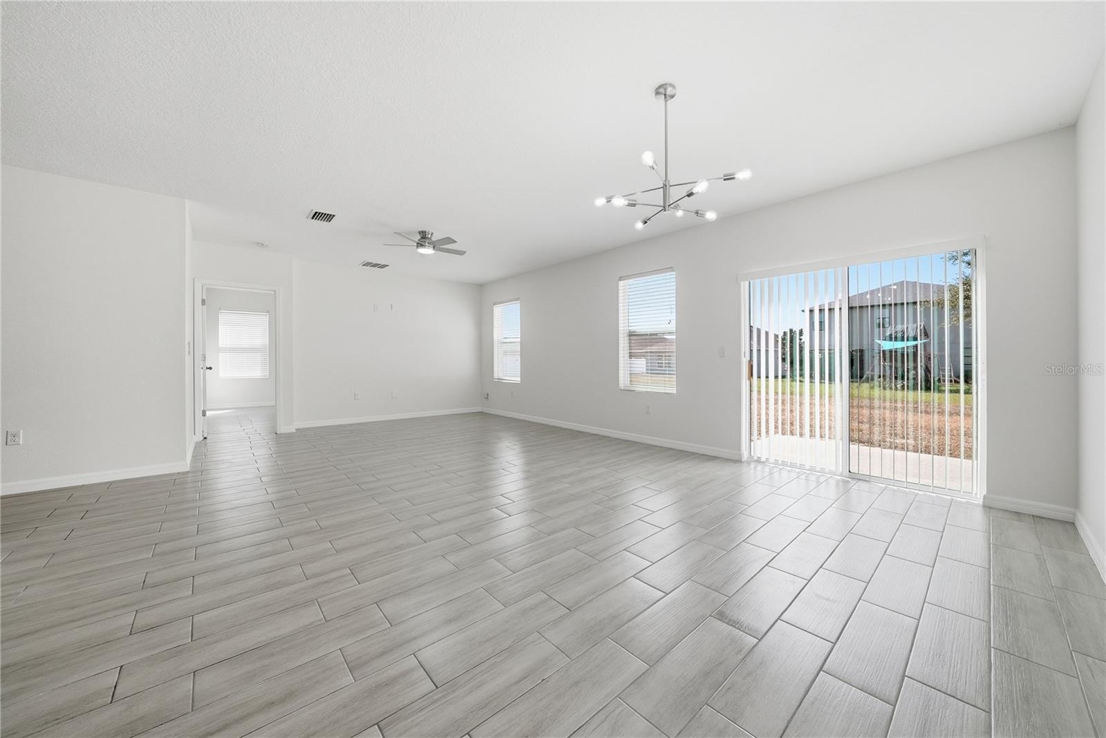 Image 6 of 22 For 547 Hartford Heights Street