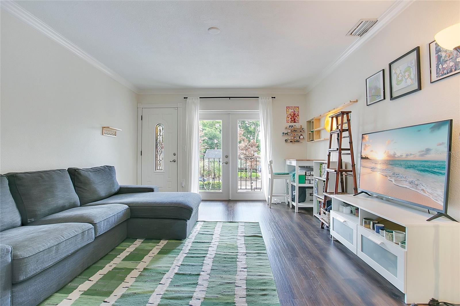 Image 4 of 25 For 719 Mount Vernon Street 7