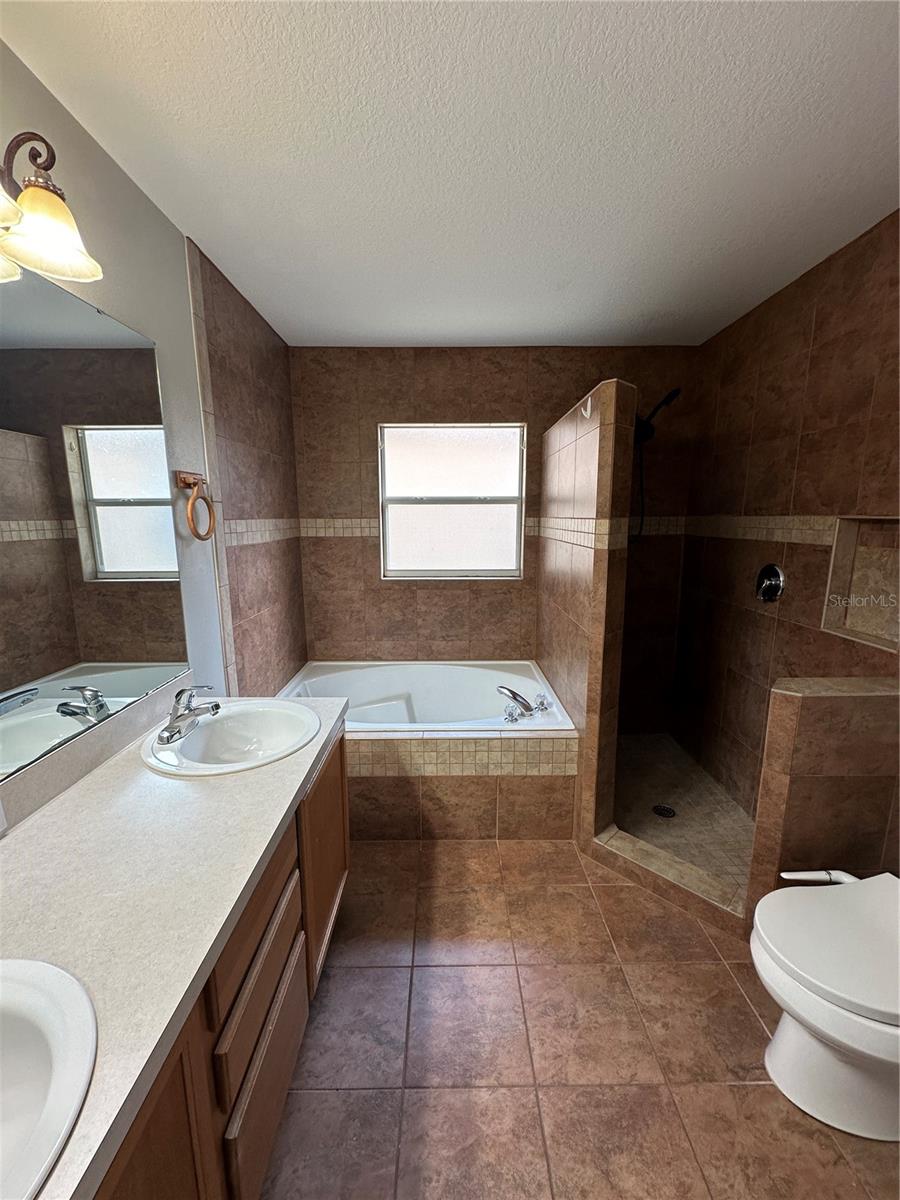 Image 8 of 9 For 13701 Meadowpark Avenue