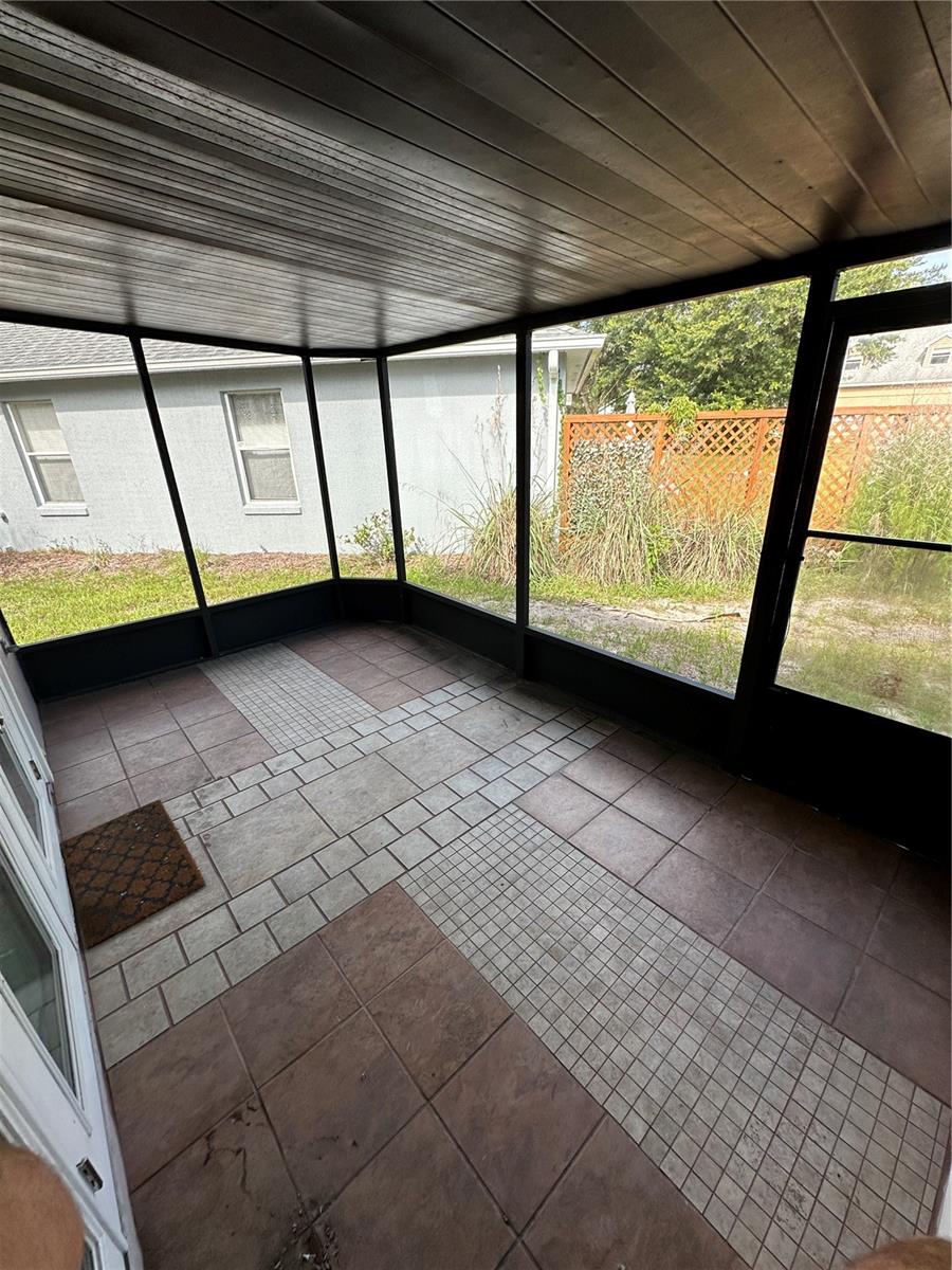 Image 9 of 9 For 13701 Meadowpark Avenue
