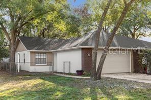 Listing Details for 445 Lakeside Place, CASSELBERRY, FL 32707