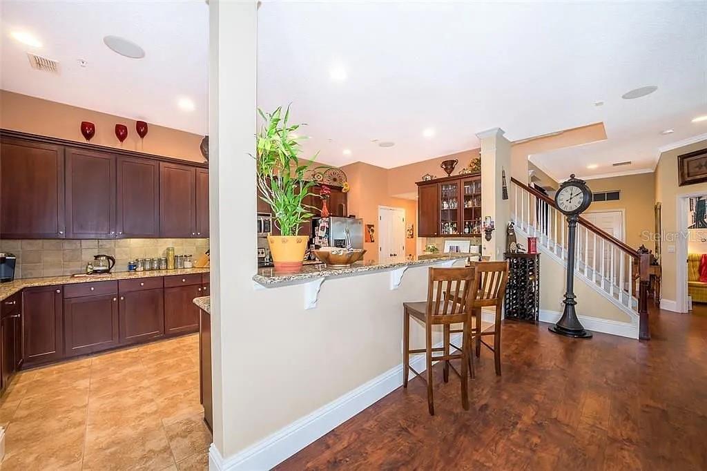 Listing photo id 8 for 5310 Horton Lane