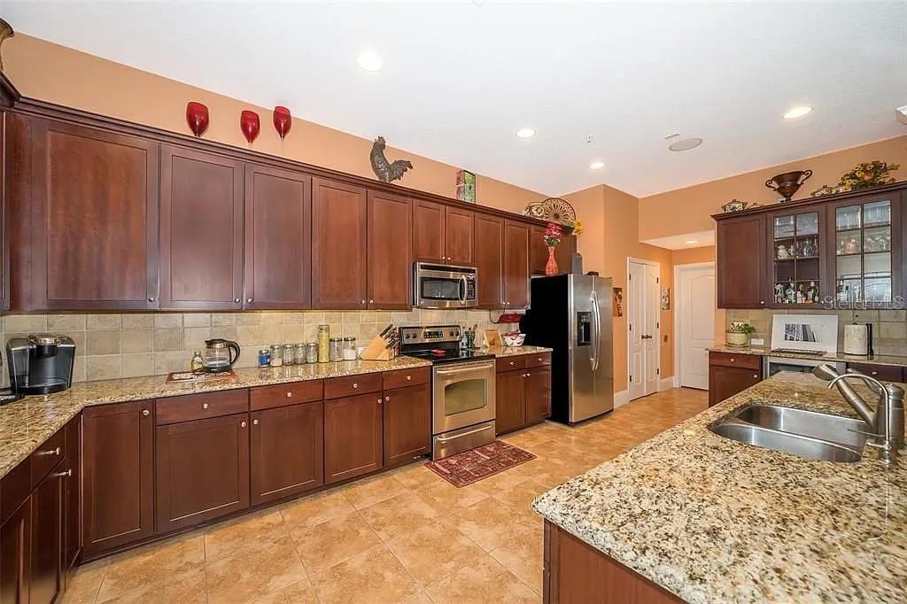 Listing photo id 9 for 5310 Horton Lane