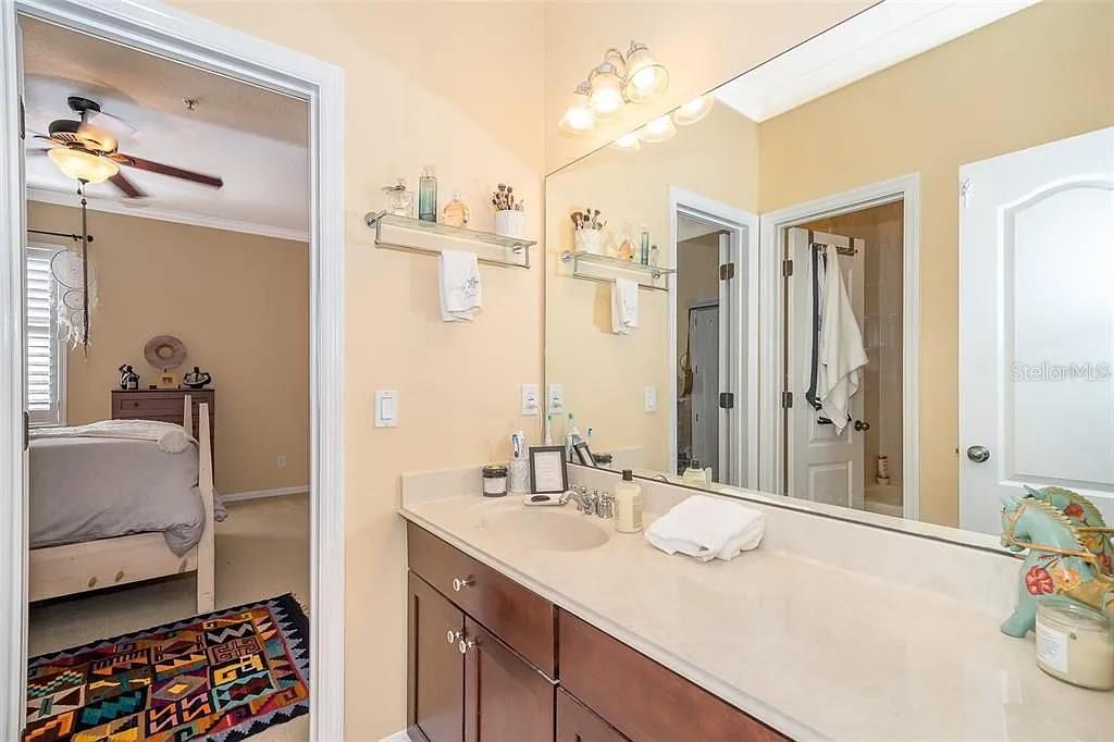 Listing photo id 21 for 5310 Horton Lane