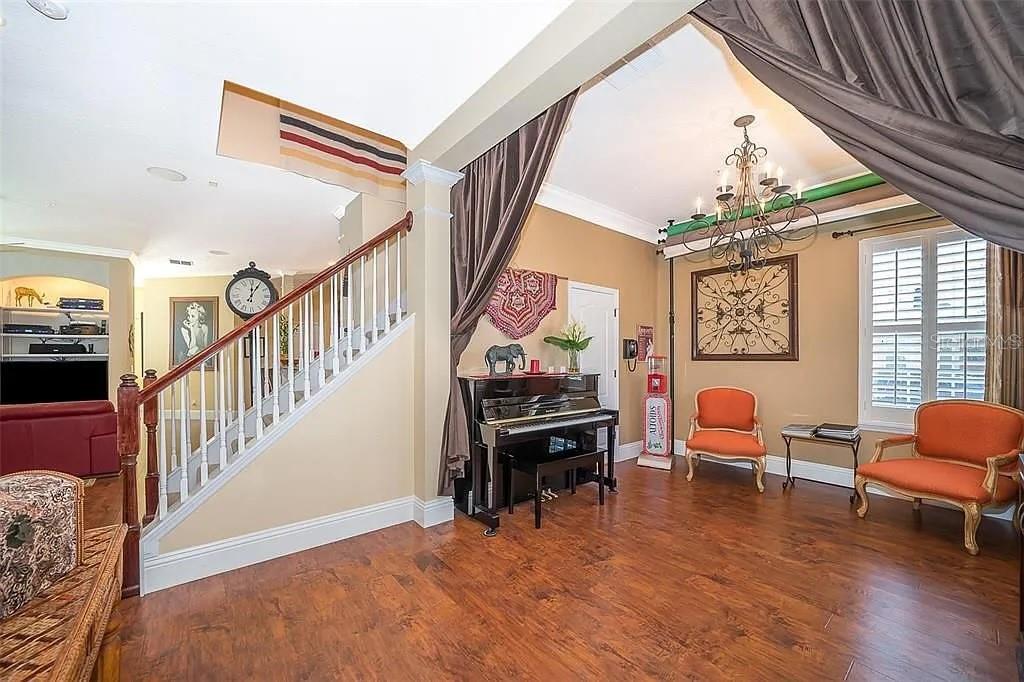 Listing photo id 4 for 5310 Horton Lane