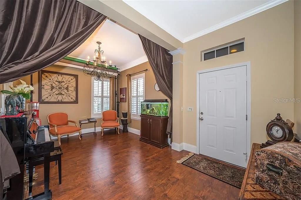 Listing photo id 5 for 5310 Horton Lane