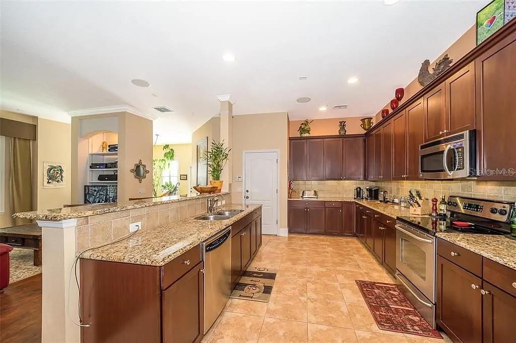 Listing photo id 7 for 5310 Horton Lane