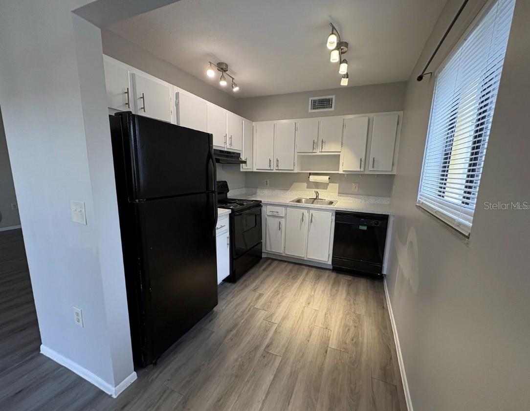Image 4 of 13 For 2683 Oak Park Way 214