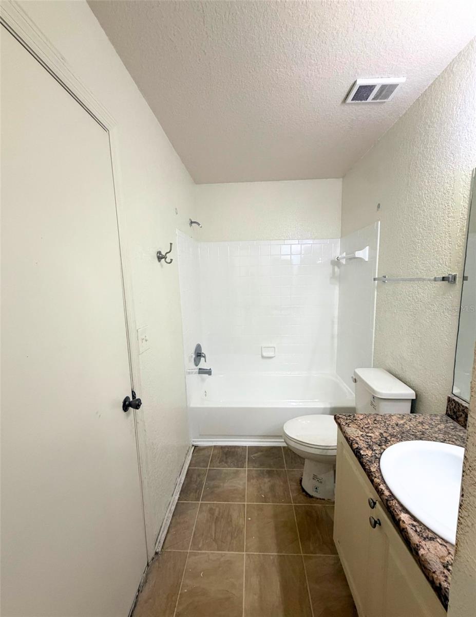 Image 17 of 23 For 2550 Alafaya Trail 8204