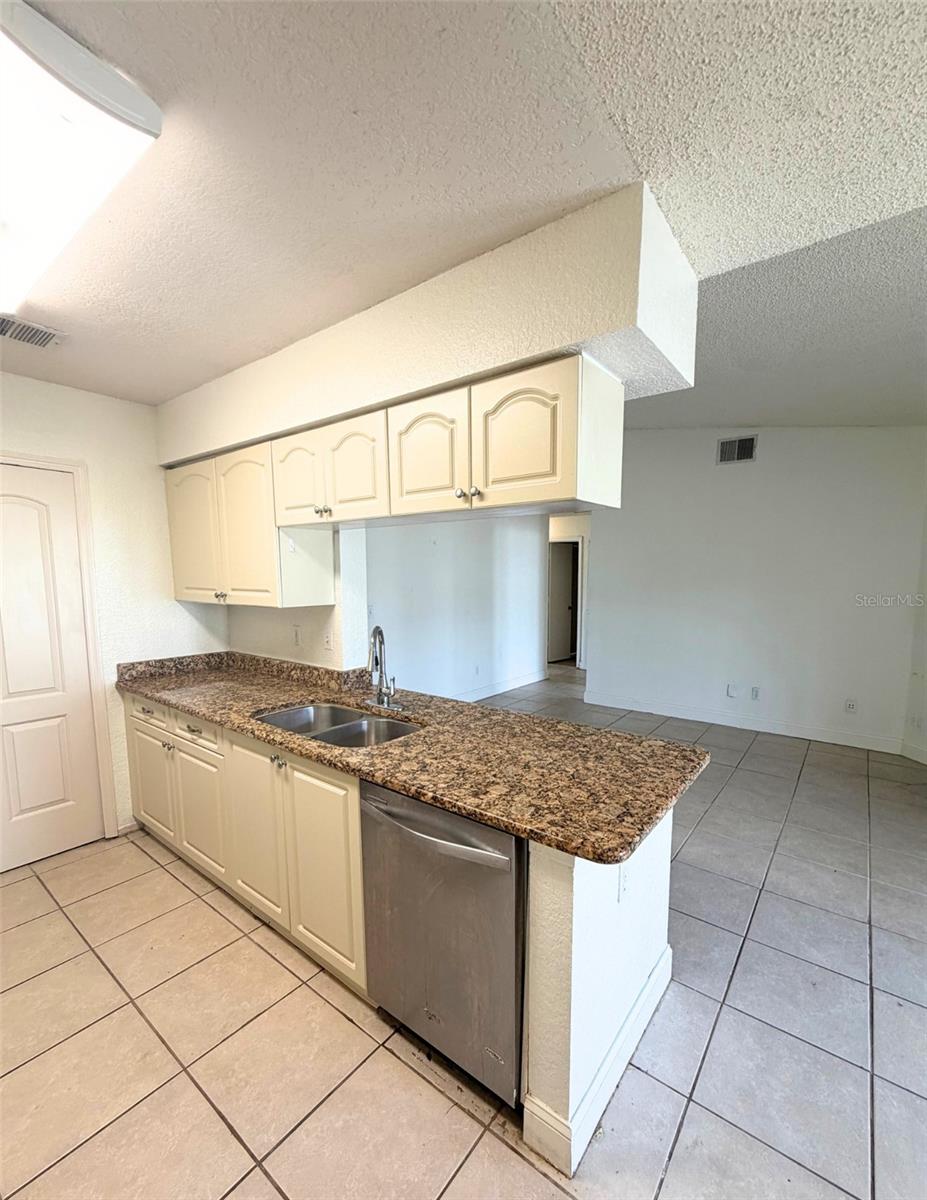 Image 2 of 23 For 2550 Alafaya Trail 8204