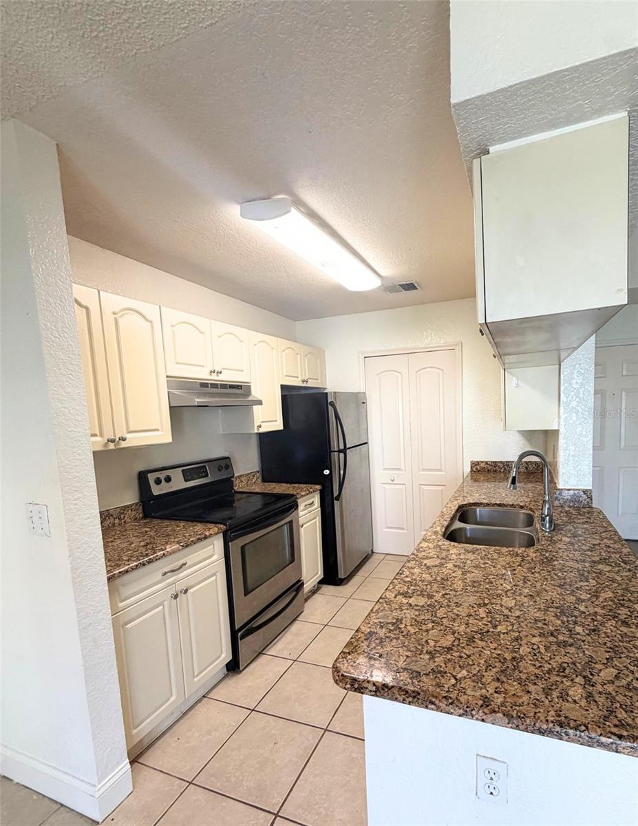 Image 3 of 23 For 2550 Alafaya Trail 8204
